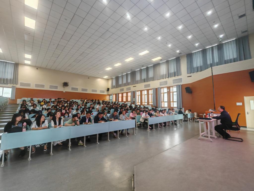 张海军书记讲党课2.jpg 张海军书记讲党课2.jpg