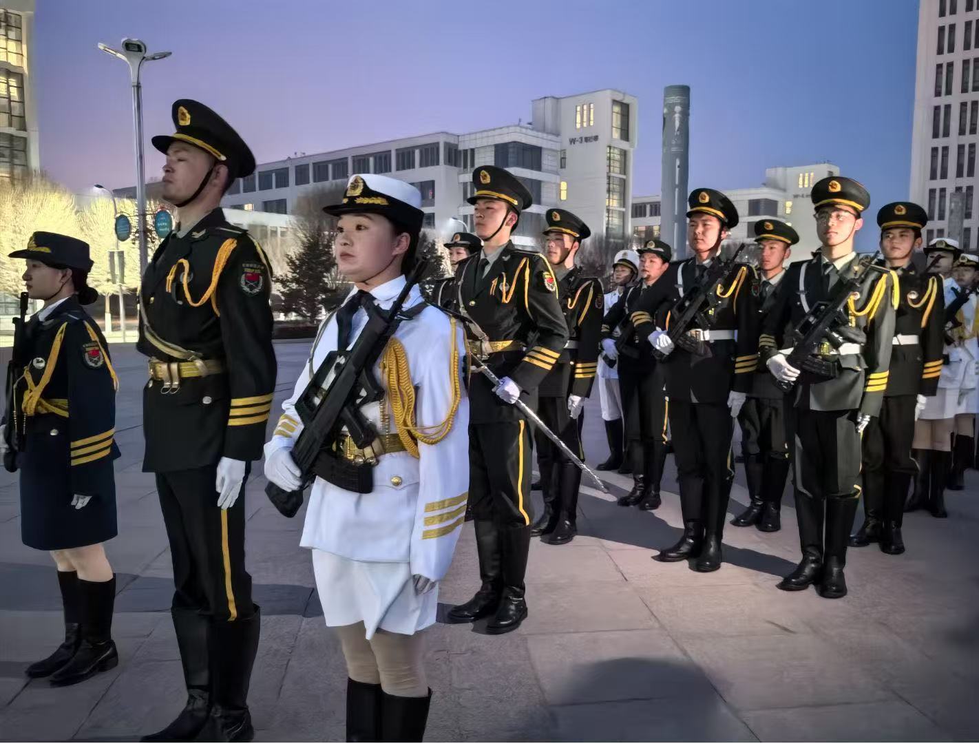 升旗仪式1.jpg 升旗仪式1.jpg