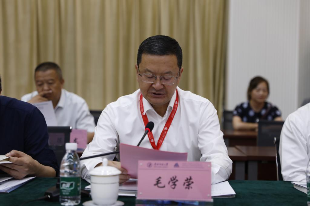 图3 校党委书记、高科院管委会副主任毛学荣致辞.JPG 图3 校党委书记、高科院管委会副主任毛学荣致辞.JPG